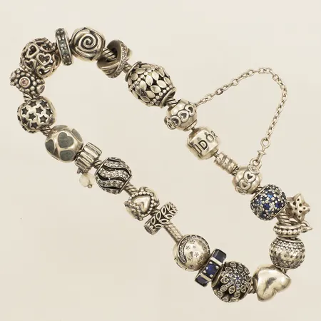 Armband Pandora med 22 berlocker längd ca 22cm bredd 2,9-10,9mm säkerhetskedja silver 925/1000 Vikt: 63,7 g