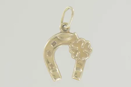 Hänge längd 3 cm,bredd 10 mm , liten ögla 18K  Vikt: 1,7 g