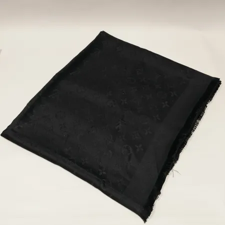 Scarf Louis Vuitton Châle Monogram modell: M71329, mått ca 140x140cm 60% Silke 40% Ull tråddragningar originalbox