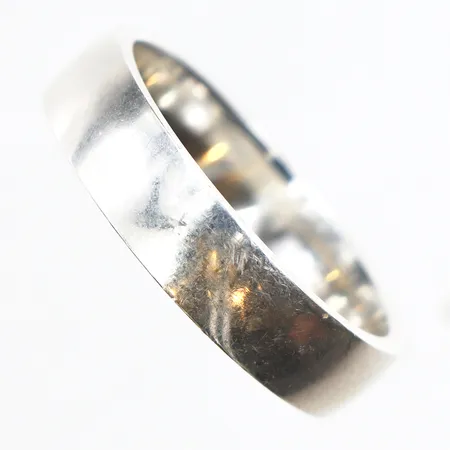 Ring, Guldfynd, stl:19, bredd 5,2mm, något repig, 925/1000 silver. Vikt: 5,2 g