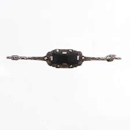 Brosch med onyxoch markasiter, 9,1x53,8mm, något ojämn, 925/1000 silver. Vikt: 3,5 g