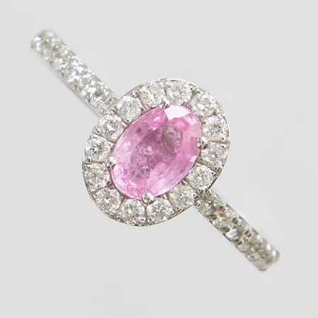 Ring med rosa safir & diamanter, 30xca0,01ct, stl:16¼, bredd1,7-9mm, vitguld, 18K Vikt: 2,0g Vikt: 2 g