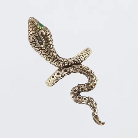 Ring ormmotiv med gröna stenar, stl: 16½, bredd: ca 2-44mm, 925/1000 silver Vikt: 6,2 g