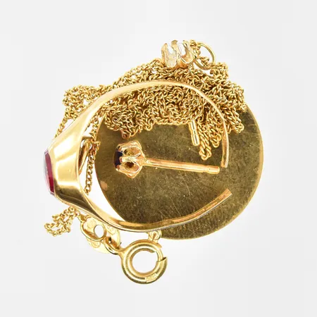 Ring stl:17 bredd 5mm, gravyr, 18K. Vikt: 3,5 g
