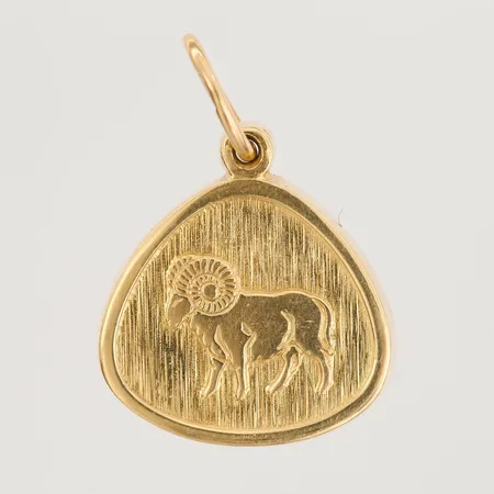 Hänge väduren längd 26mm, bredd 18mm, buckla på baksida, 18K Vikt: 12,9 g