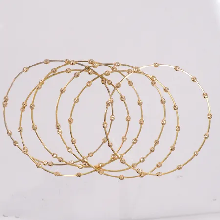 Sex armringar stela Ø62,5cm, några kulor sitter lösa 18K Vikt: 22,4 g