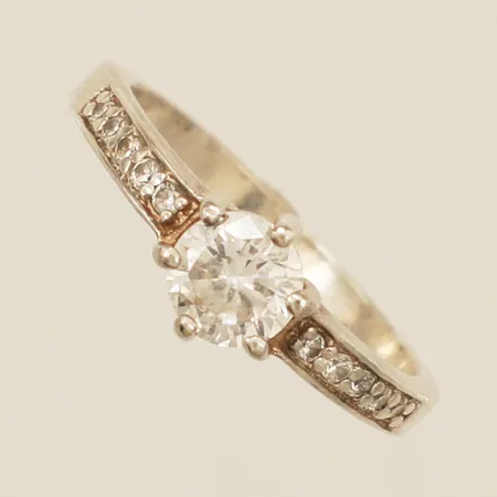 Ring med vita stenar stl:15, bredd 2-6mm silver 925/1000 Vikt: 1,8 g