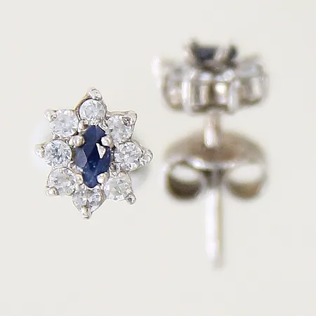 Ring med vita samt röda stenar stl:17¾ bredd 2 - 2,5mm förgyllt silver 835/1000 Vikt: 1,5 g