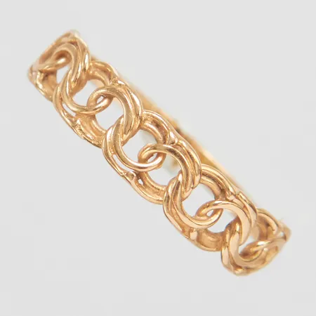 Ring Bismarck stl:15½, bredd 1,2-4mm, svenska stämplar, 18K Vikt: 0,9g Vikt: 0,9 g