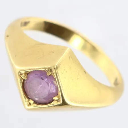 Ring med lila sten stl: 16¼, bredd: 2-12mm, 14K Vikt: 3,3 g