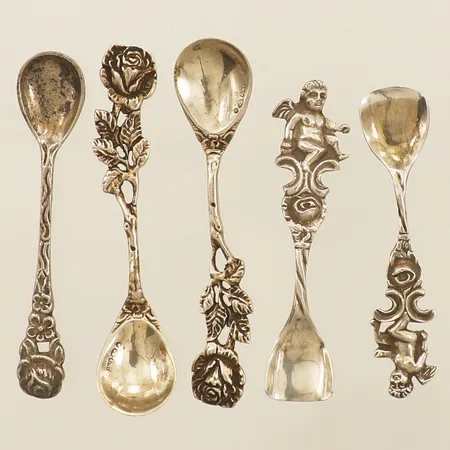 Fem skedar längd 5-6cm silver 835/1000 Vikt: 19,6 g