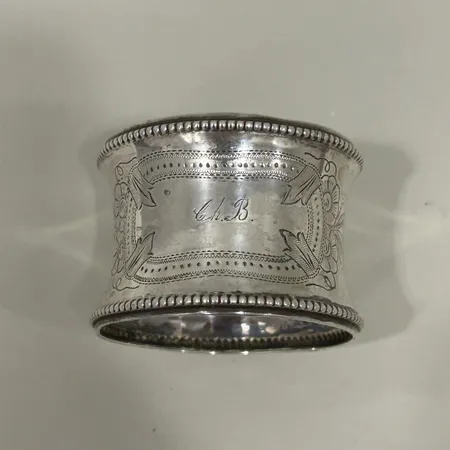 Bägare höjd 5cm gravyr förgylld insida bucklig silver 830/1000  Vikt: 28,5 g