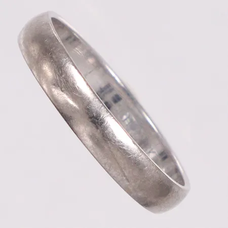 Ring vitguld slät stl:17½, gravyr, 18K Vikt: 2,9 g