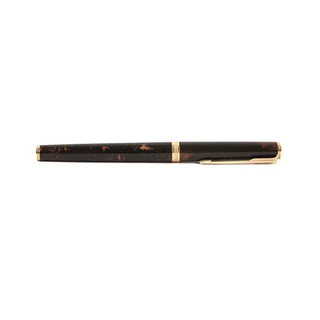 Reservoirpenna Parker med spets i 18K, premier chinese laque, längd 13,5cm, ca 1980-tal, etui