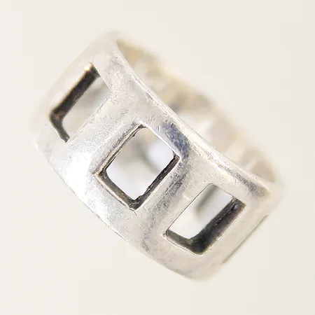Ring helallians med diamanter 22xca 0,01ct skev skena, slitna fattningar ostämplad 14K  Vikt: 2,5 g