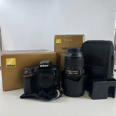 Kamerautrustning, Kamerahus Nikon D810, 6000816, objektiv Nikon AF-S 24-70/2.8 E Ed VR, med väska, orginalkartonger, laddare, bruksslitage, ej funktionstestad.