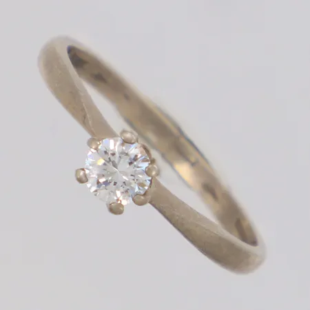 Ring med sten stl:17, bredd 4,6mm, silver 925/1000  Vikt: 1,6 g