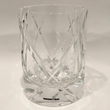 Vas Skogsberg&Smart höjd 17cm Ø13cm signerad samt etikettmärkt smärre repor på undersida  Skickas med postpaket.