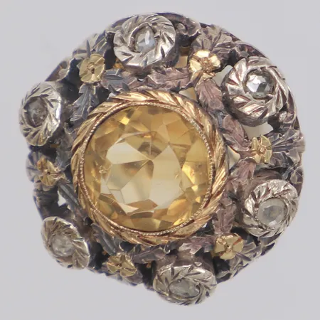 Ring med rosenstenar och gul sten, möjligen citrin, infattning och del av skena i silver, stl:15¼, bredd 22mm, nagg i citrin, 18K Vikt: 7 g