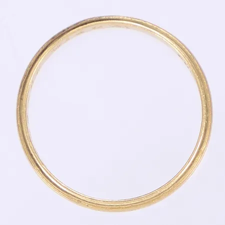 Ring slät stl:19½ bredd 4mm, gravyr, repig, 18K Vikt: 3,9 g