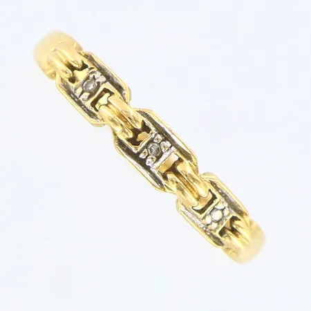 Ring med vita stenar stl: ca 16, bredd: 1-3mm, skev, GFAB, 18K Vikt: 1 g
