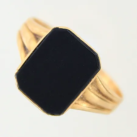 Ring slät stl:18½ bredd 6mm gravyr 18K  Vikt: 10,2 g
