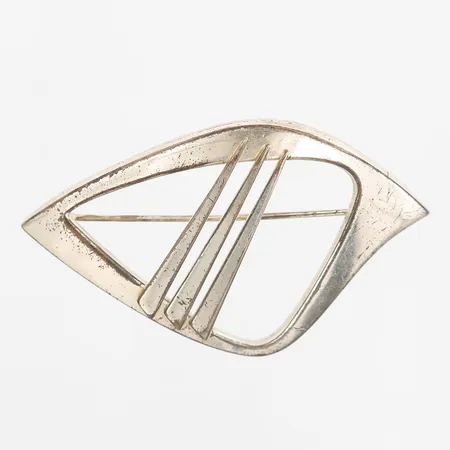 Brosch längd 53mm, bredd 32mm, silver 835/1000 Vikt: 5,6 g