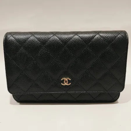 Väska Chanel, Classic Wallet On Chain, svart quiltat caviarläder, guldfärgad metall, mått 12,3x19,2x3,5cm, serienr EX7X5GP8, refnr AP0250Y01864C3906, online kvitto från Birger Jarlsgatan, dustbag, box, påse.