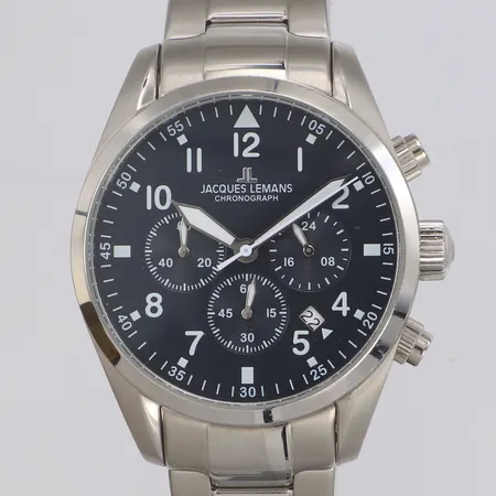 Herrur Jacques Lemans, stål, quartz, 42mm, refnr 42-2, kronograf, datum, stållänk 18cm, repigt glas och länk, kronograf nollställer ej korrekt, inga tillbehör. 