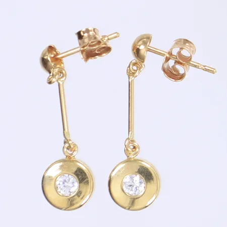 Ett par örhängen med vit stenar 23x7mm 18K Vikt: 1 g