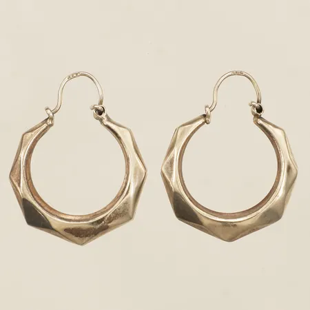 Ett par örhängen creoler längd 27mm, bredd 5mm silver 925/1000 Vikt: 4,5 g