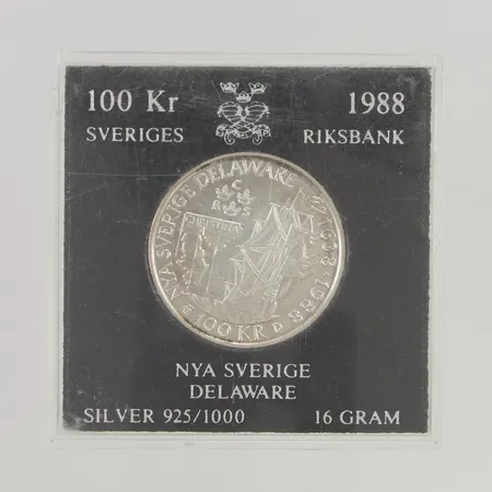 Omaka örhänge diamant ca 0,05ct 5mm 18K 0,6g.