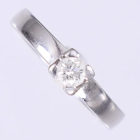 Ring med camé stl:17¾ bredd 2-15mm, svenska stämplar, 18K Bruttovikt: 3,2g Vikt: 3,2 g