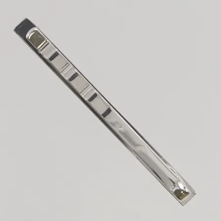 Örhängen 36x10mm massa med vita stenar, 18K 3,0g.