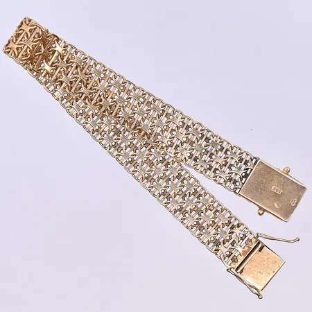 Armband längd 20cm bredd 21 mm klämskador finns baksida 18K. Vikt: 44,5 g