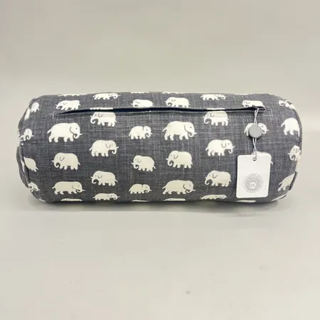 Kudde Elefant Svenskt Tenn, Lin, 15 x 35cm, mindre fläck, noppror, vit och grå Skickas med postpaket.