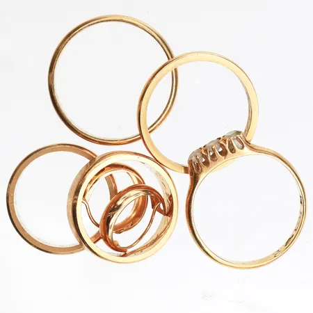 Diverse guld, defekter, stenar, ojämnheter, gravyrer, 18K. Vikt: 21,7 g