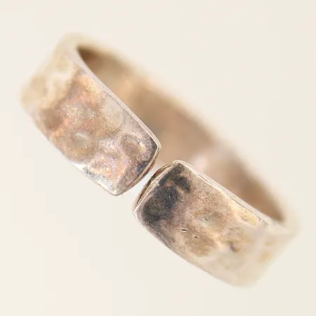 Ring stl:17¾ bredd 4mm silver 925/1000 Vikt: 2,8 g