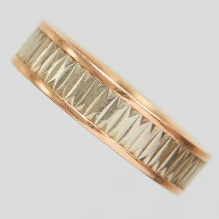 Ring med silverdetaljer stl:18, bredd 5mm, personlig gravyr, importstämpel, 18K Vikt: 4,9g Vikt: 4,9 g