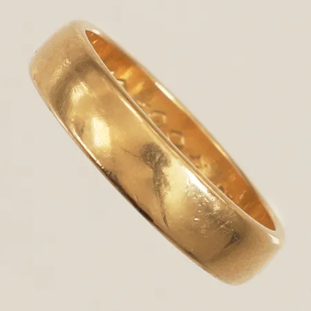 Ring stl:19¼ bredd 5,0mm personlig gravyr repor 18K Vikt: 6,7 g