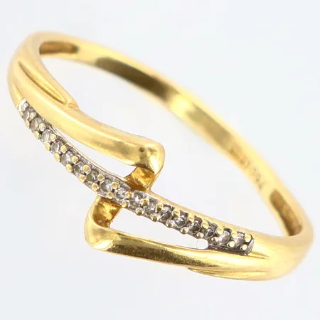Ring med diamanter GHA, stl: 17½, bredd: 1-6,5mm, skev, 18K Vikt: 1,5 g