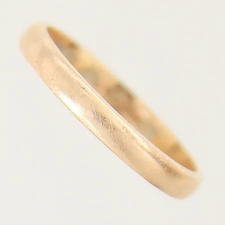 Ring slät stl:17 bredd 2,8mm gravyr 18K  Vikt: 3,2 g