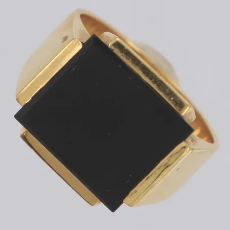 Klackring med onyxplatta, stl:18¾, bredd 14,8mm, 18K Vikt: 9,3 g