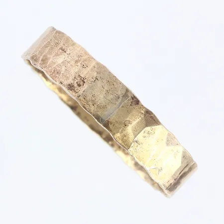 Armring hamrad Ø65mm, bredd: 13mm, gravyr på insidan, 925/1000 silver Vikt: 39,5 g