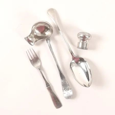 Diverse bestick, udda delar, gravyr, silver 830/1000 Vikt: 163,3 g