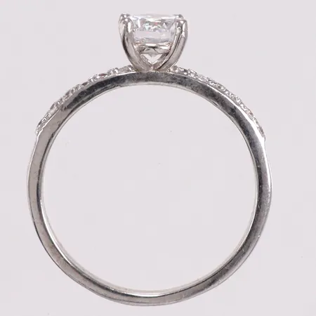 Ring stl:18 vita stenar silver 925/1000 Vikt: 2,1 g