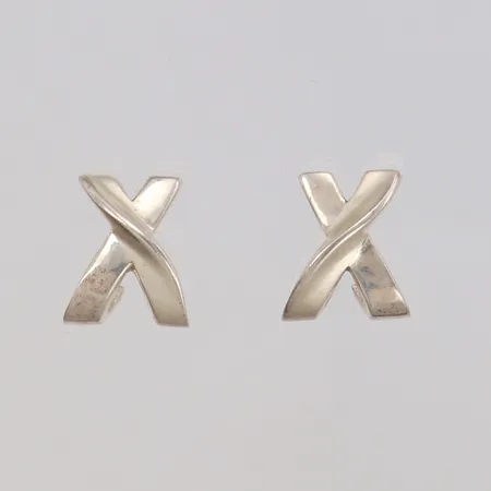 Ett par örhängen med delvis matterad dekor, 12mm, bredd 9,8mm, 925/1000 silver Vikt: 3 g