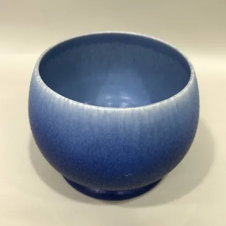 Figurin päron Sven Wejsfelt för Gustavsberg Studiohanden år 1986 höjd 11cm keramik Skickas med paket.