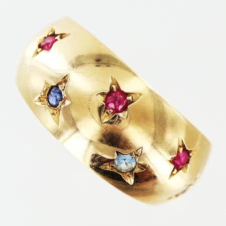 Ring vita stenar stl:17½ bredd 3-7,5mm 18K.  Vikt: 2,2 g