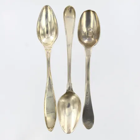 3 Skedar olika modeller, längd:14,5-15,5cm, monogramgravyr, 1 defekt, 830/1000 silver Vikt: 58,5 g